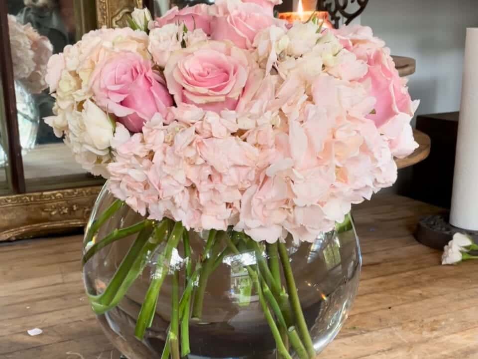 How to make a fresh floral arrangement in Minutes