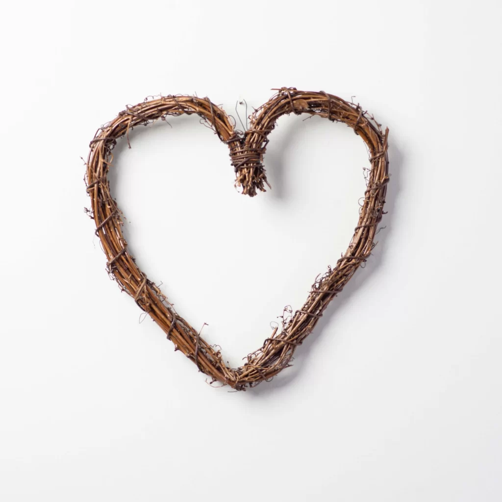 diy pinecone heart wreath - Re-Fabbed