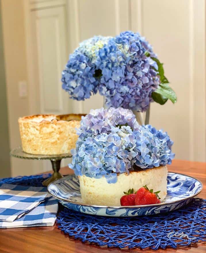 Blue Hydrangeas Wedding Cake - Bouquet Wedding Flower