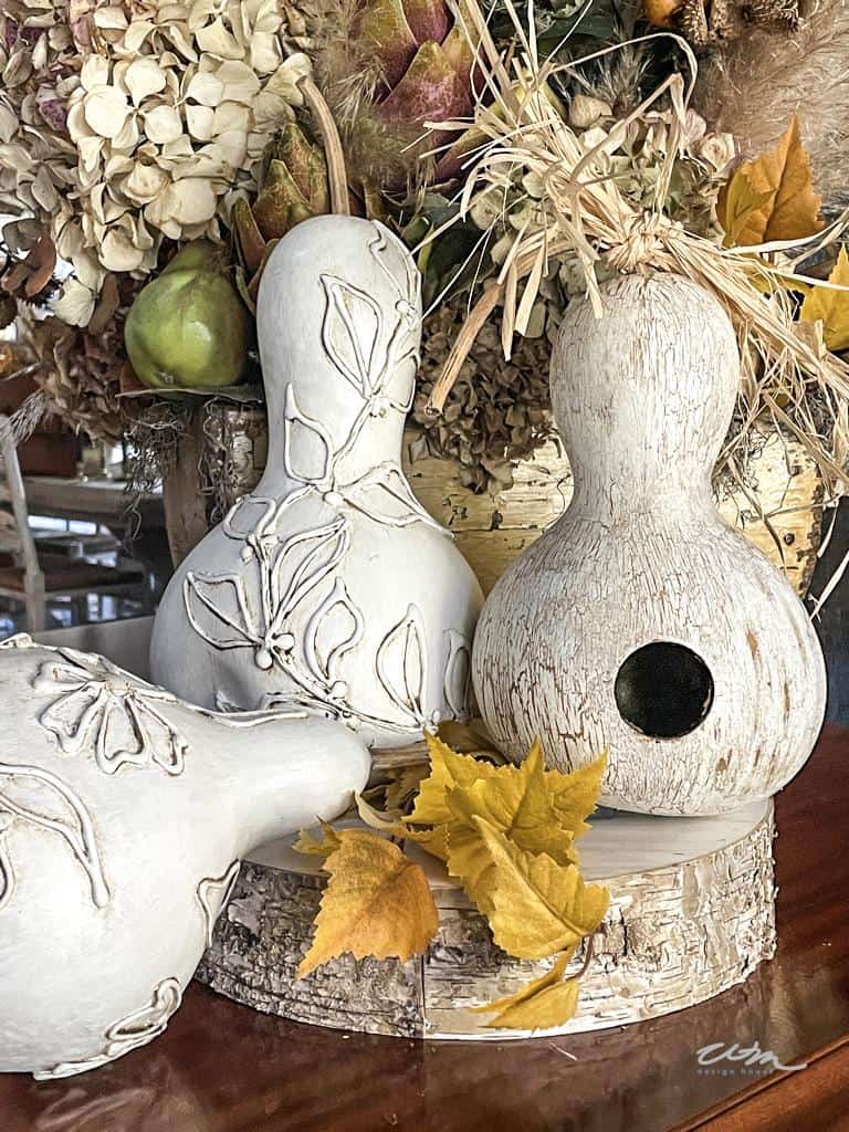 Easy and Simple ways to decorate your fall porch on abudget 