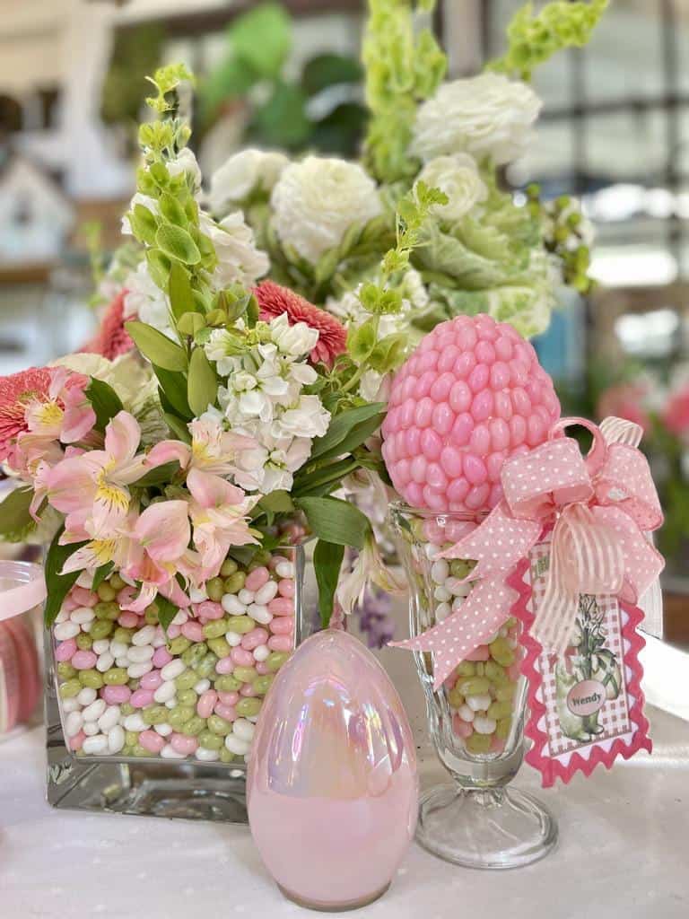 How to decorate a table for Easter Sunday?