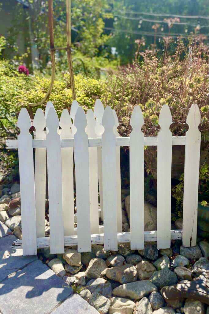 how to upcycle an old white picket fence into an easel old piece of white picket fence 