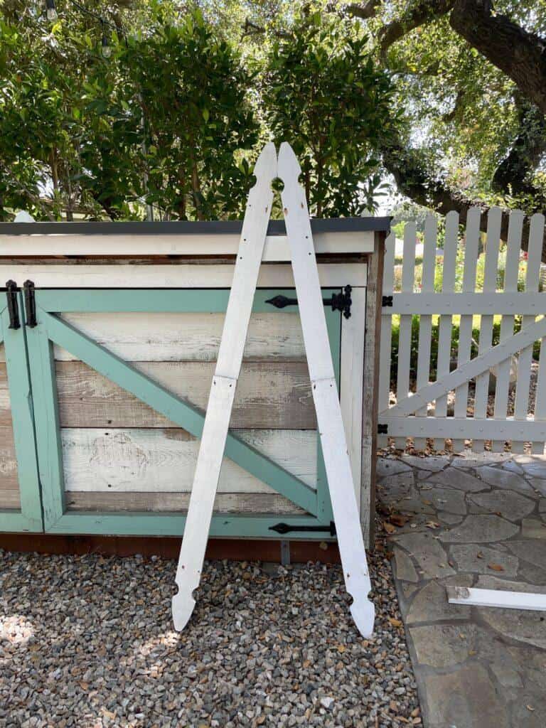 Upcycle a picket fence-How to Upcycle an Old Picket Fence into a Creative Easel-The two front legs of the easel put together. 