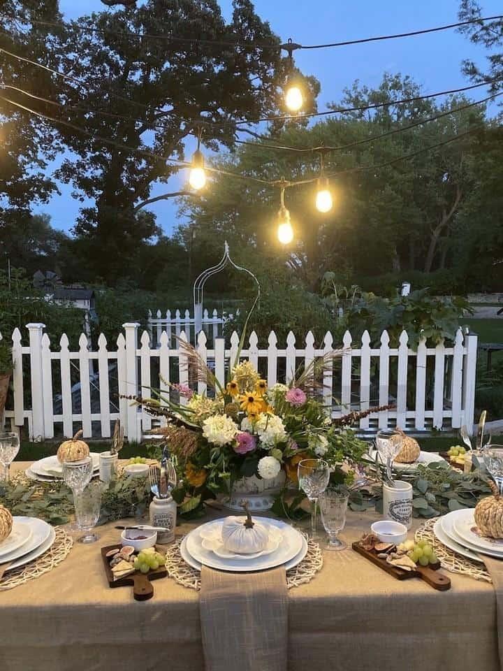 outdoor fall tablescapes 