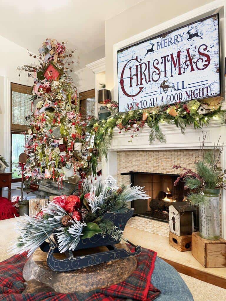 Fun Farmhouse Christmas Decor - County Road 407