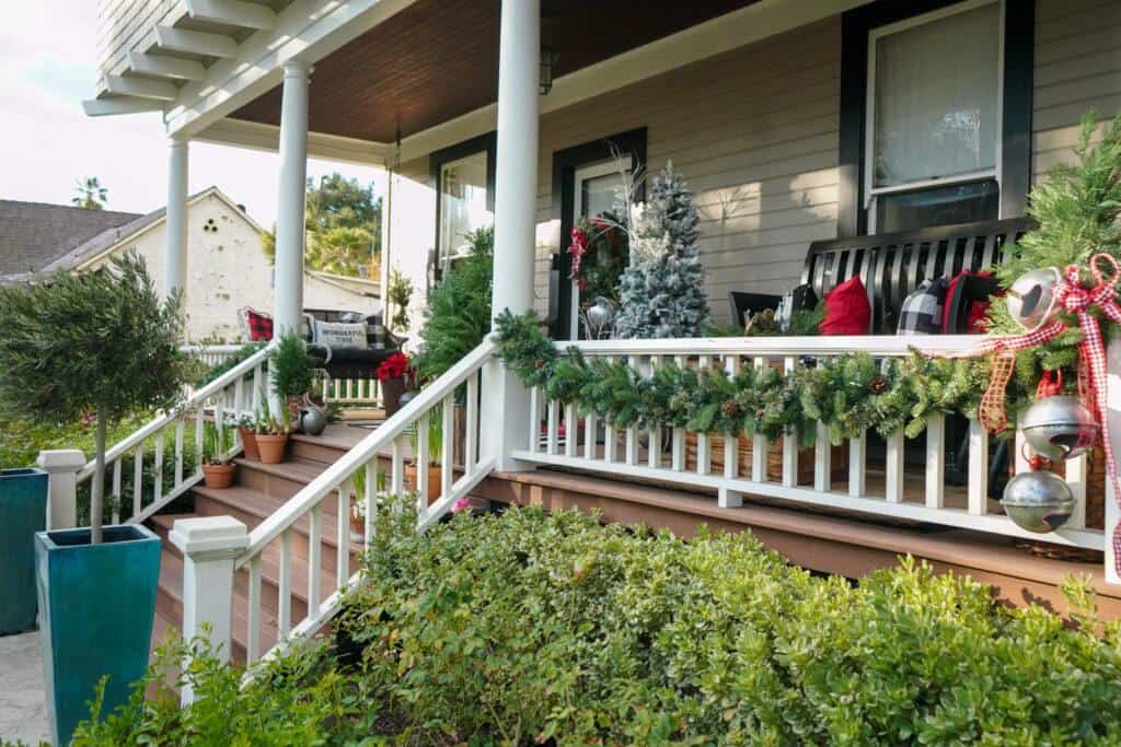Front porch-Outdoor Christmas porch decorations