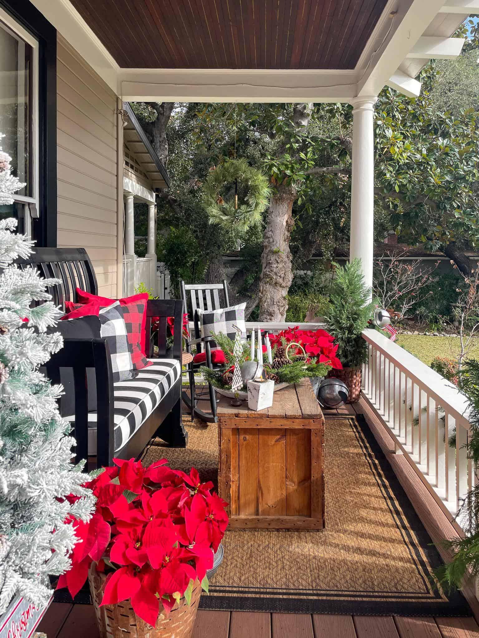 How to Create Beautiful Outdoor Christmas Porch Decorations