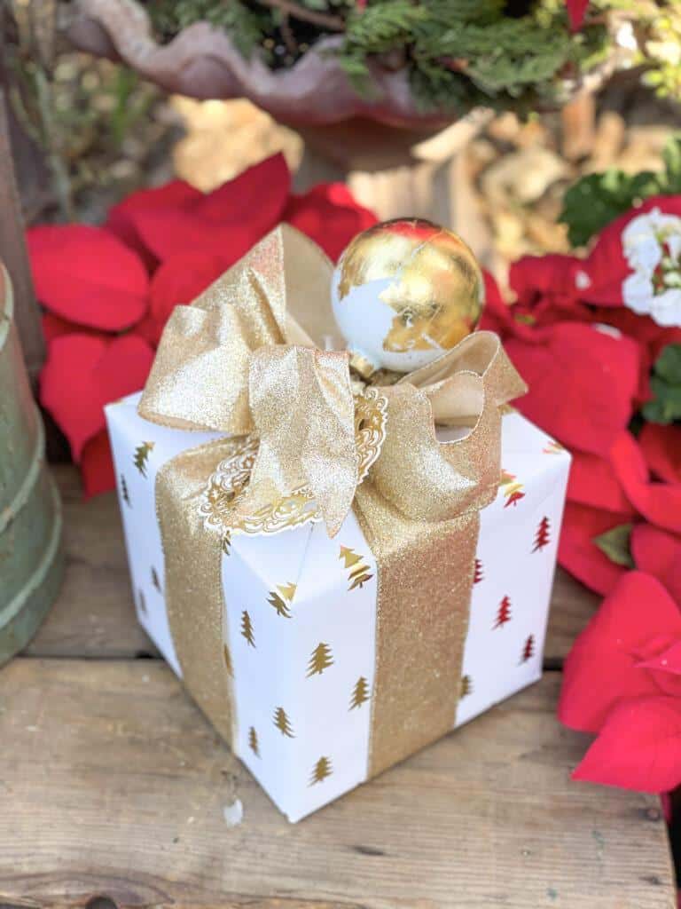 elegant gift wrapping 