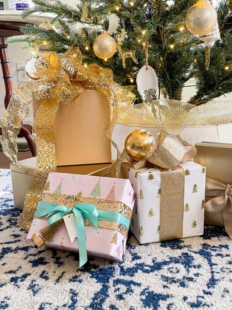 Elegant gold and white gift wrapping 