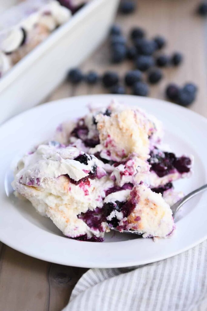 angel food cake with blueberries and cream - 21 reciepes to make using store bought angel food cake 