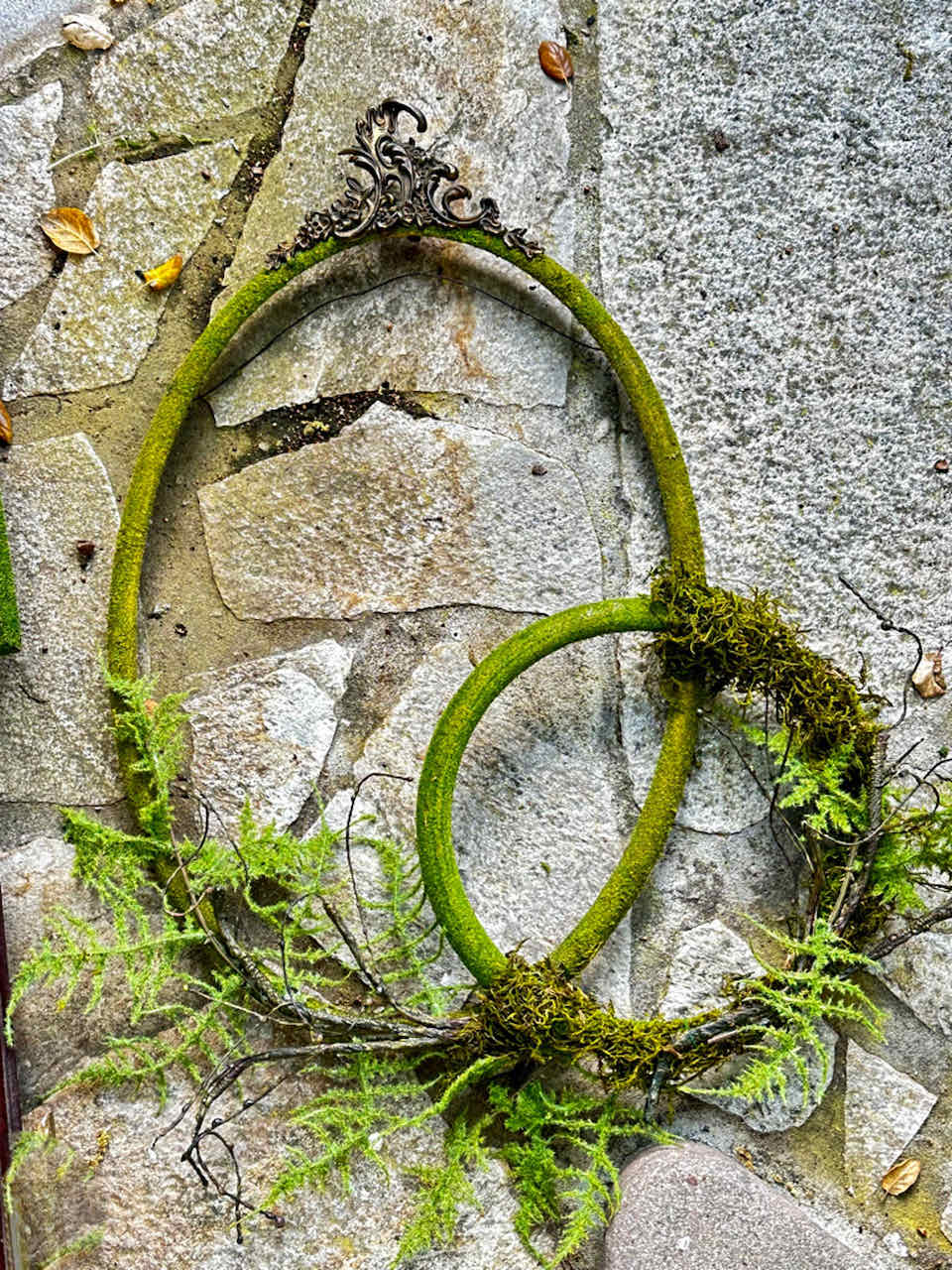 How to Make an Easy DIY Moss Frame Wall Art Gallery - WM Design House