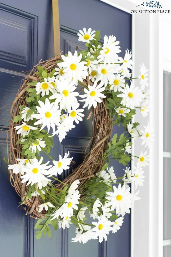 27 Unique Summer Front Door-grapevine wreath with white daisy's all around.