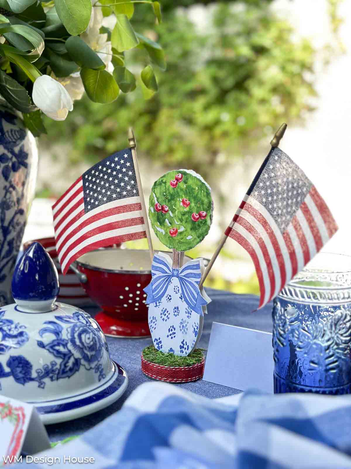 Patriotic decor Ideas and free printables for a 4th of July dinner party