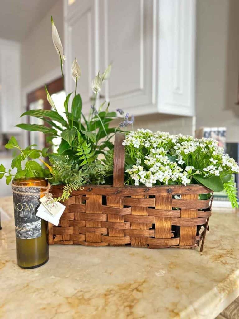 How to decorate with plants Vintage basket on the kitchen counter filed with plants 