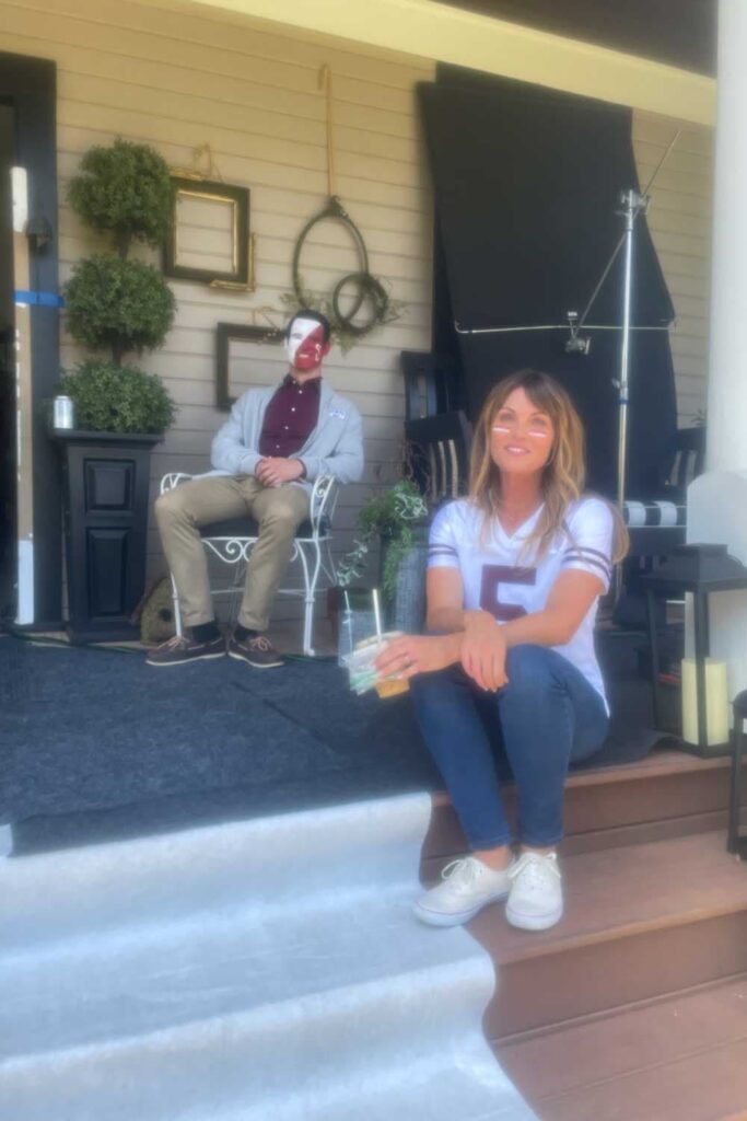 stars of the dr pepper commercial sitting on the porch 