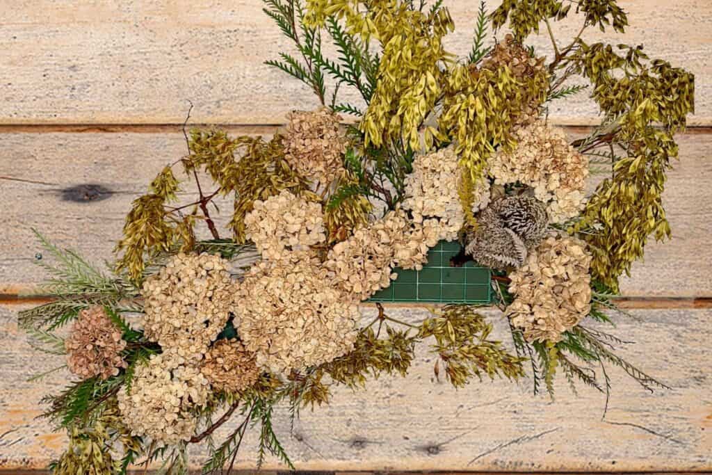 How to make  a dried floral wall arrangement 