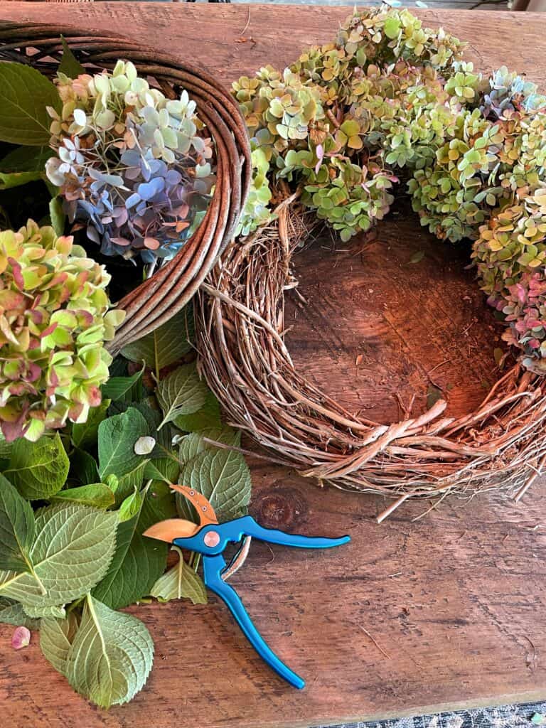 how to make a dried hydrangea wreath 