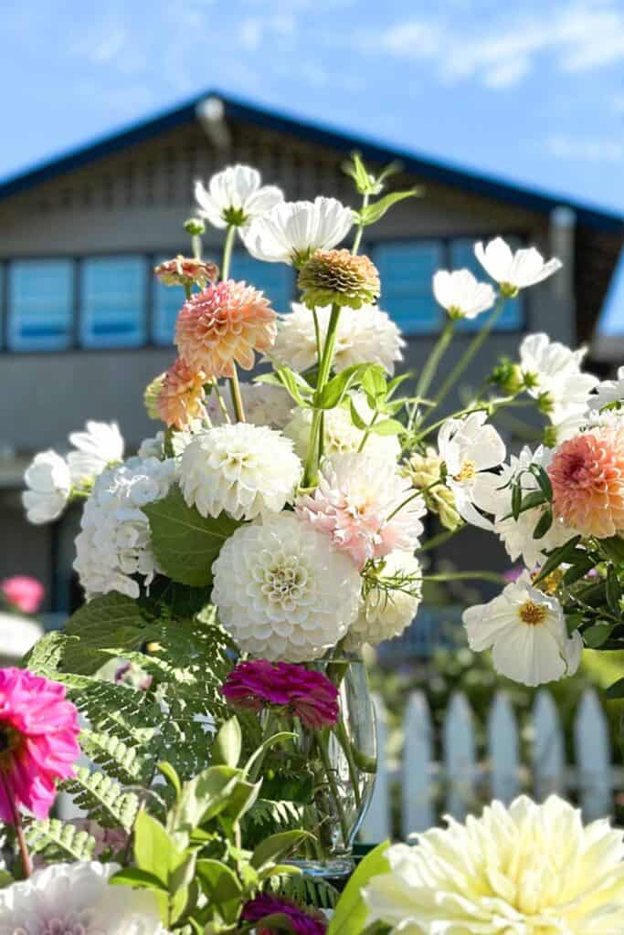 Dahlia flower arrangement in white and pink