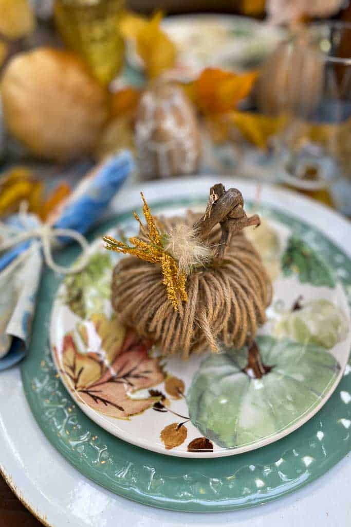 Fall Placesetting with pumpkins in shades fo beige, gold green and blue 