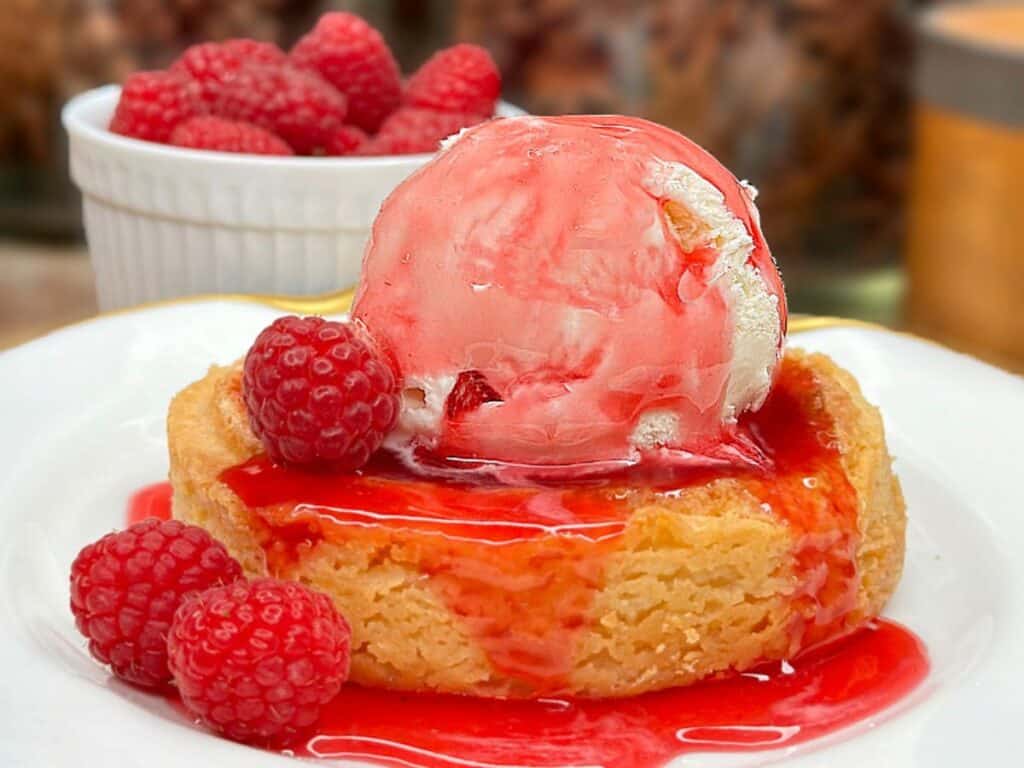 Mastro's copycat warm butter cake recipe with fresh raspberry puree sauce.