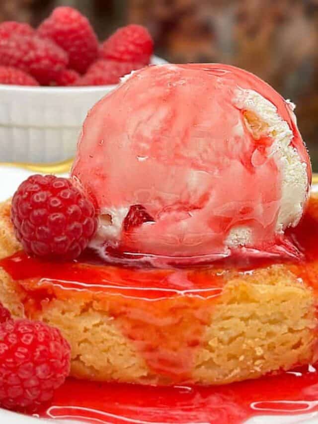 Mastro's copycat warm butter cake recipe with fresh raspberry puree sauce.