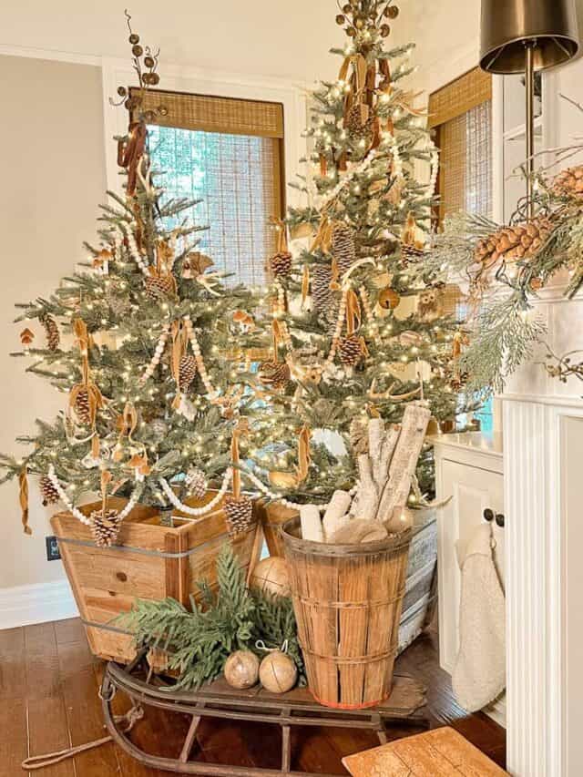 19 Easy and Cozy Neutral Christmas Tree Decor Ideas