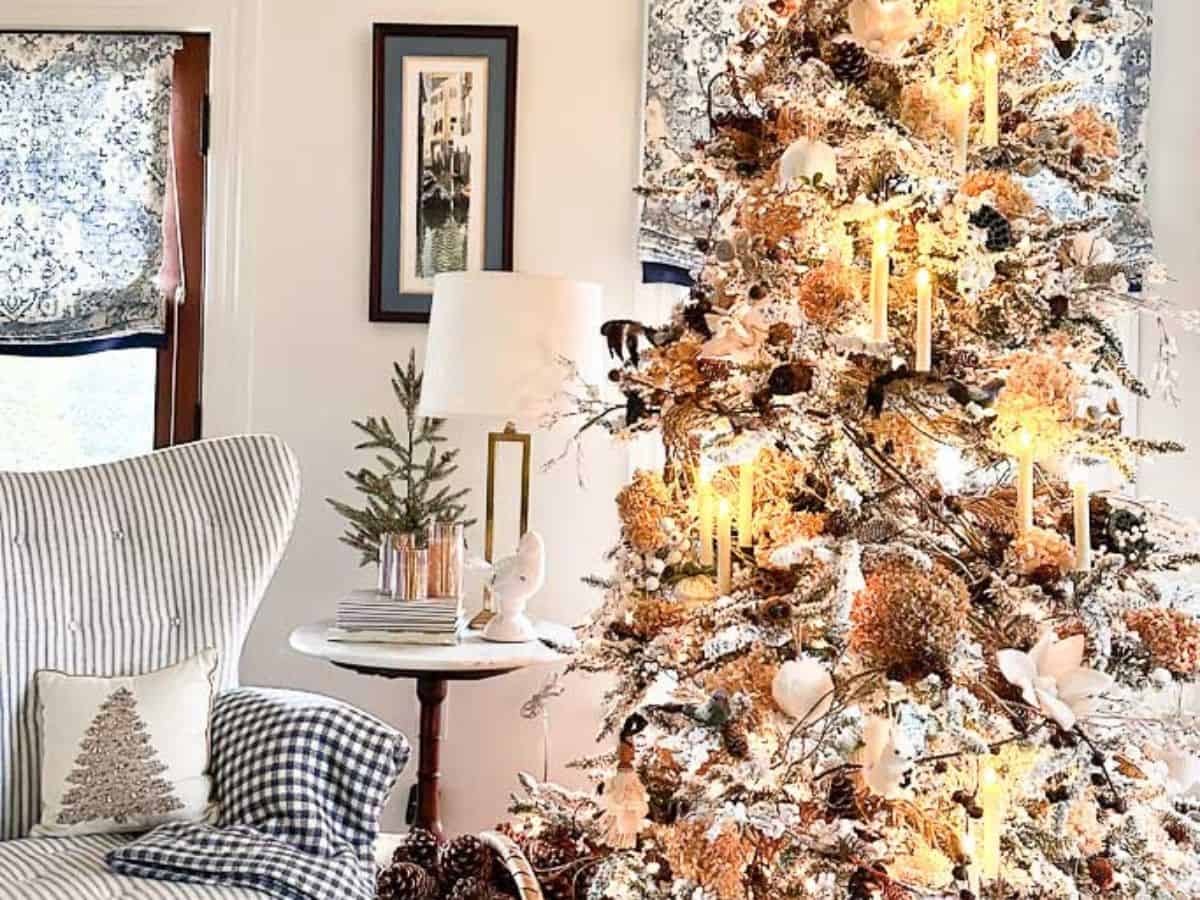 19 Easy and Cozy Neutral Christmas Tree Decor Ideas