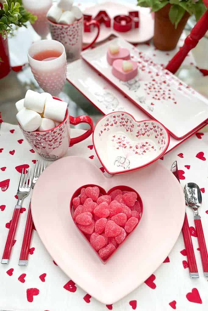 Valentine's Day table decorations with sweet treats. 