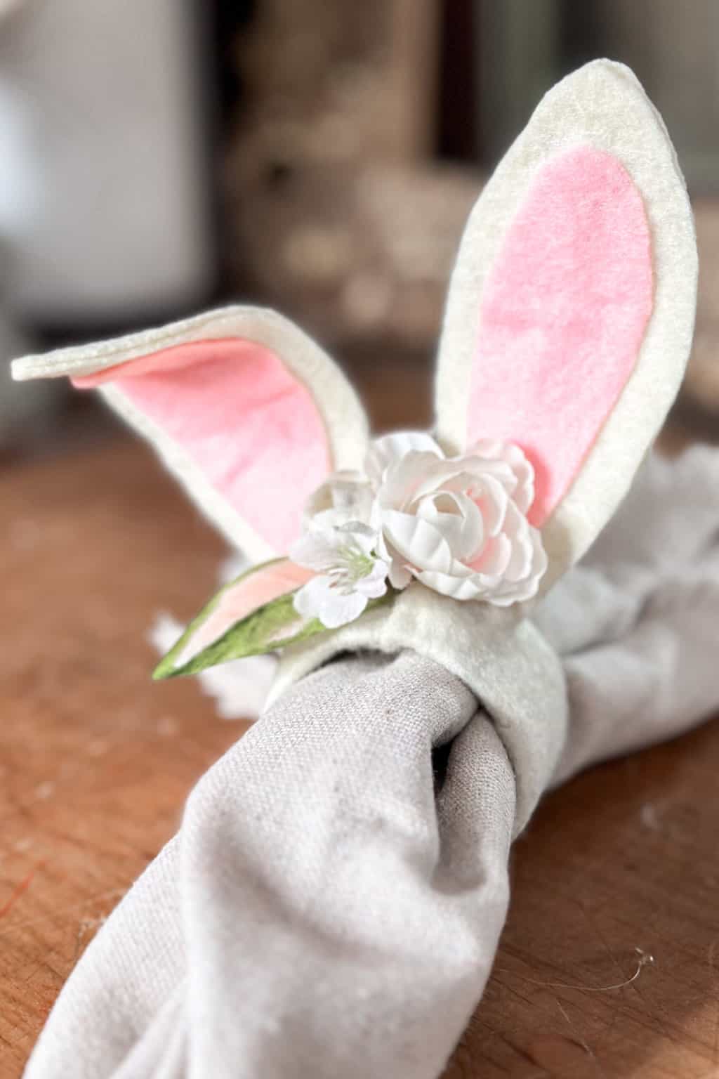DIY Easter bunny ear napkin rings with flowers