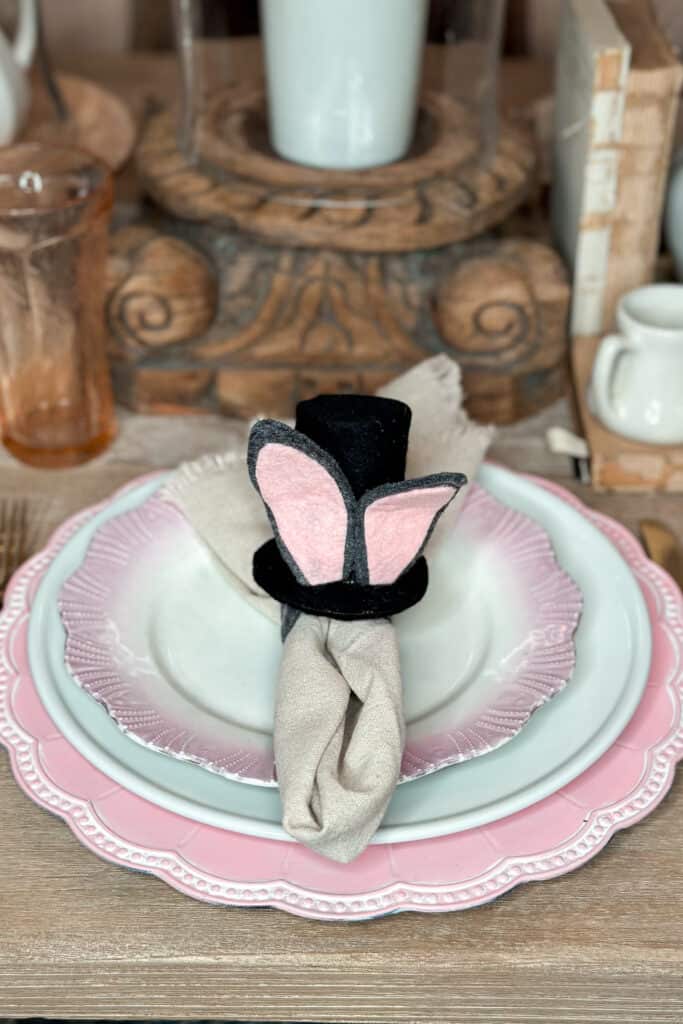 Top hat napkin ring on the plates 