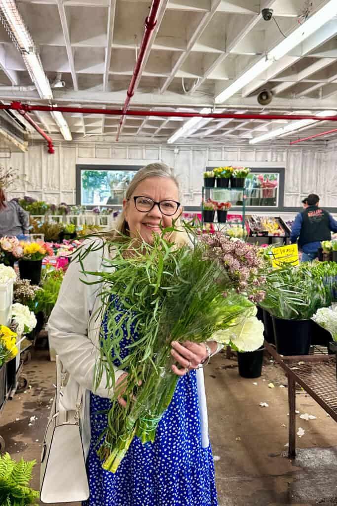 Lynn shopping at the flower market