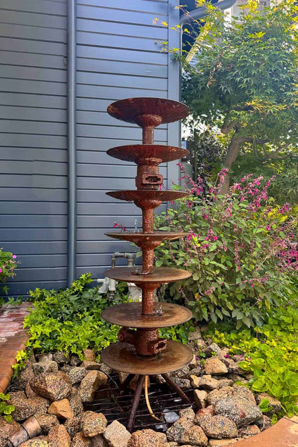 Tractor till water fountain