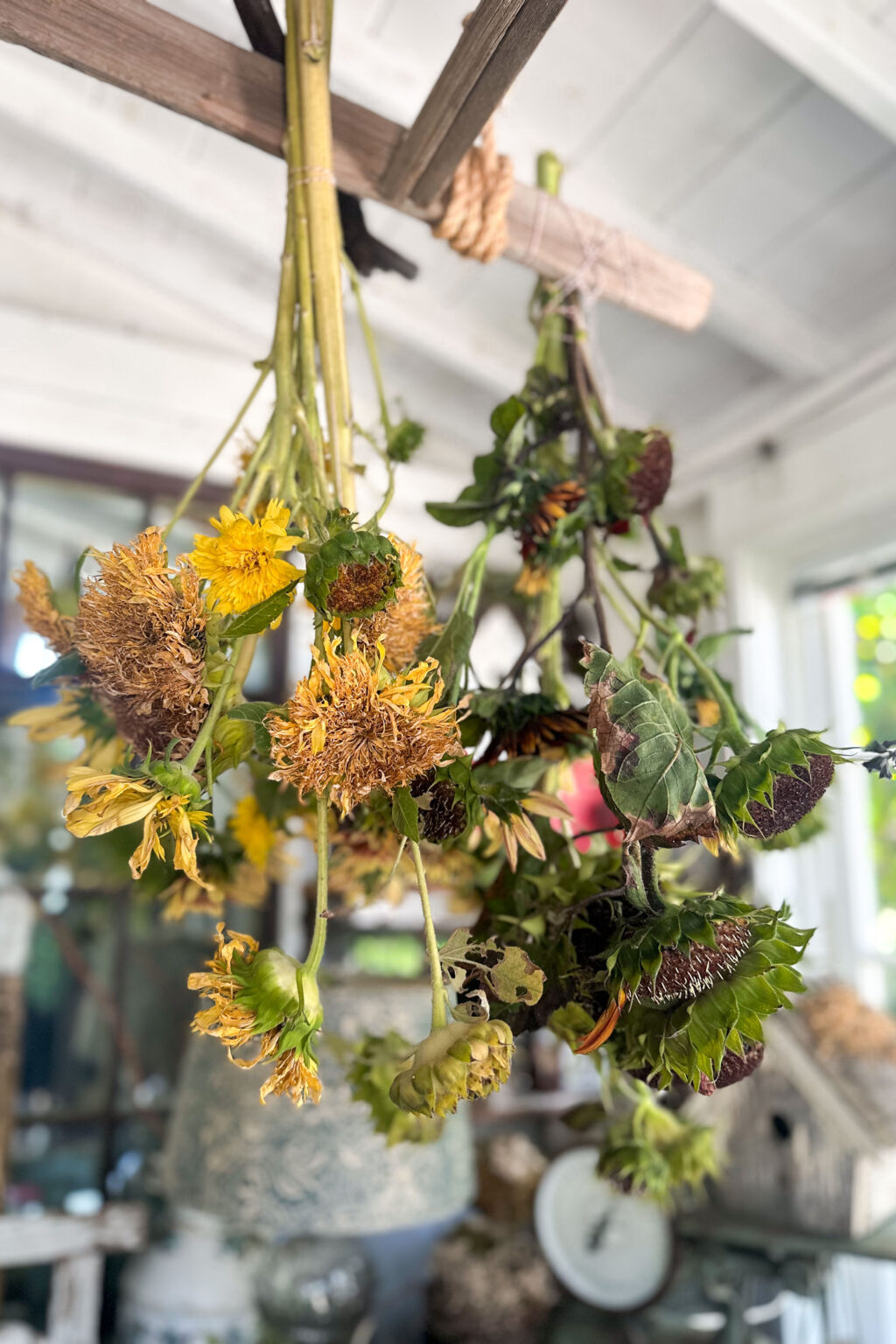 How to Make a DIY Rope Wreath For the Fall Season